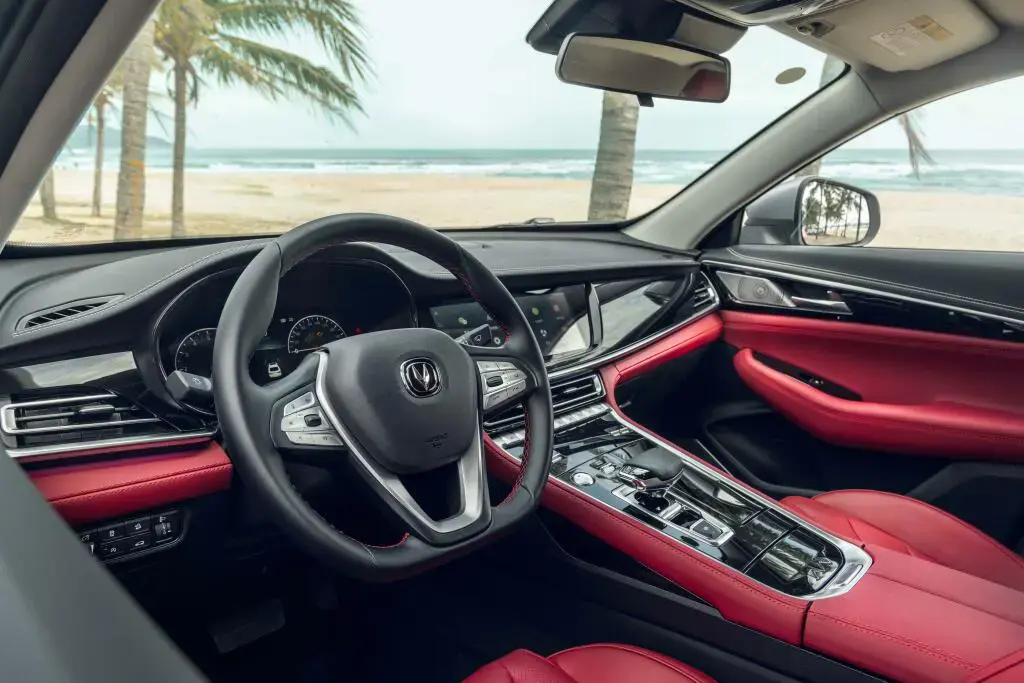 Купеобразный кроссовер Changan CS85 2023 года