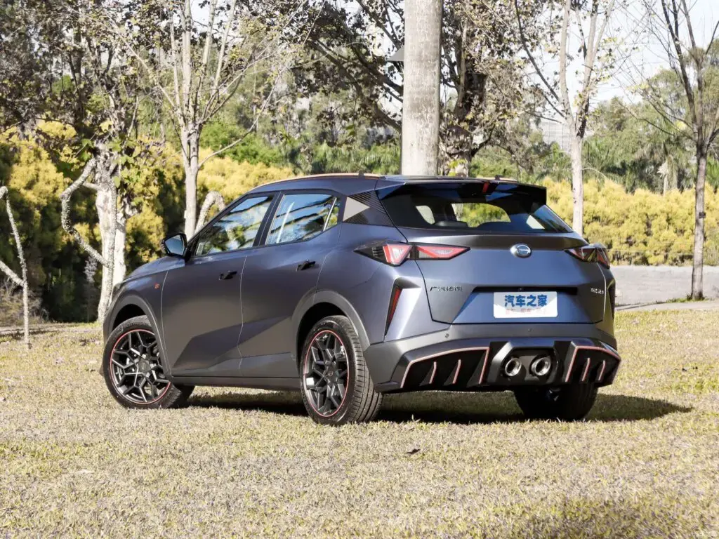 Китайский кроссовер GAC TRUMPCHI GS3 SHADOW SPEED ценой от 946 тыс. рублей.