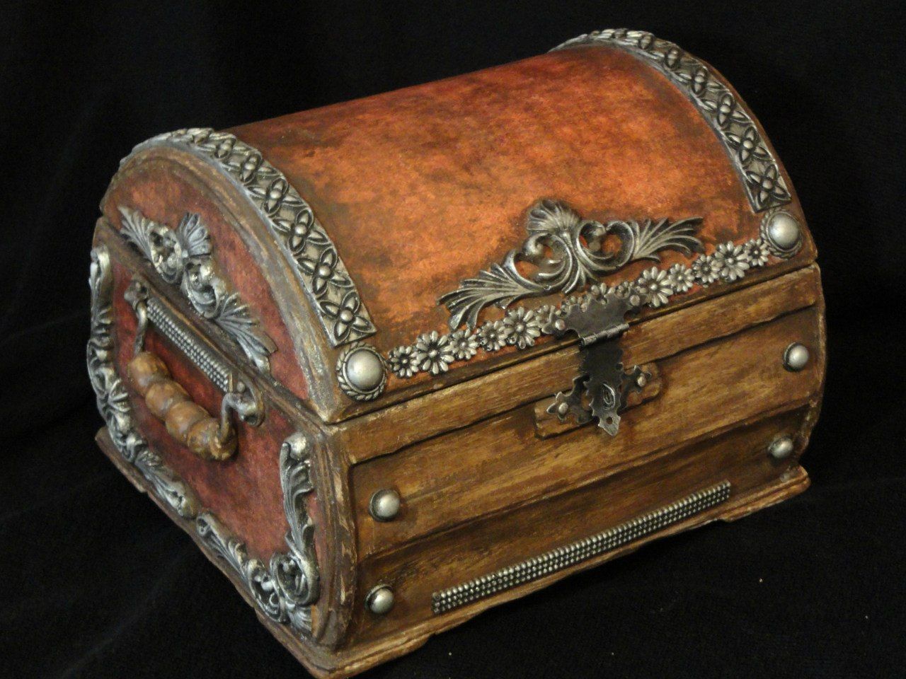 Жизнь Михаила превратилась в кошмар. Он постоянно был на взводе, никогда не мог расслабиться или ослабить бдительность.