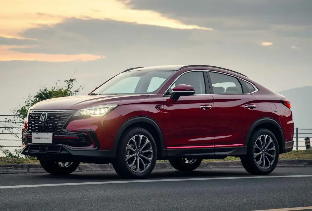 Купеобразный кроссовер Changan CS85 2023 года