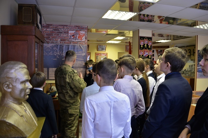 В Башкирии военнослужащие отряда специального назначения им. М. Шаймуратова провели экскурсию для школьников