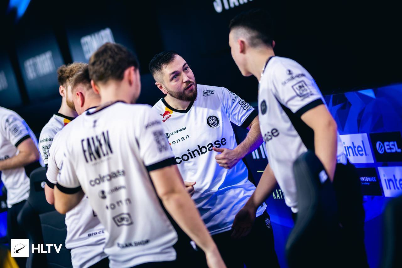 BIG обыгрывают COMPLEXITY в матче потрытия группы B на EPLS17