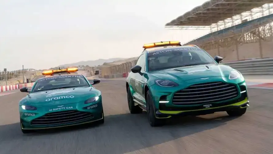 Медицинский автомобиль Aston Martin присоединяется к автомобилю безопасности Vantage F1