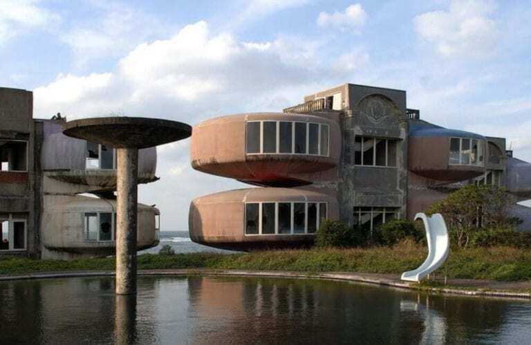 Самые дорогие заброшенные строения в мире