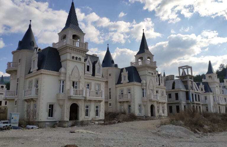 Самые дорогие заброшенные здания в мире