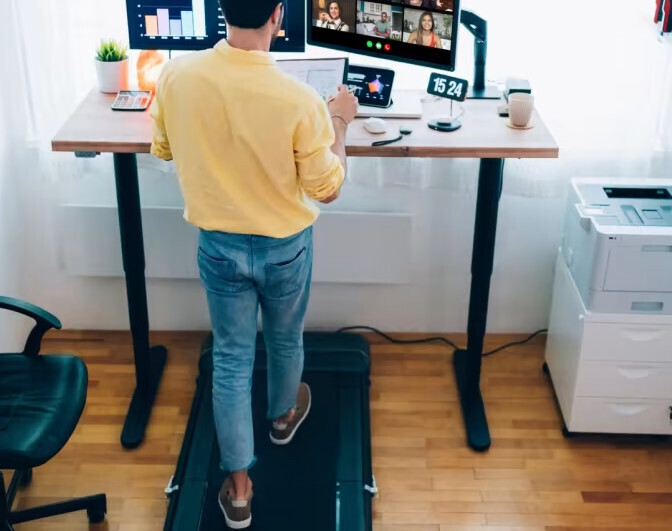 Использование ковриков для ходьбы во время работы: Действительно ли они эффективно помогают похудеть?