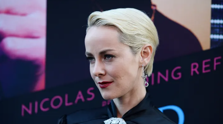 Звезда «Голодных игр» Джена Мэлоун рассказывает о предполагаемом сексуальном насилии во время съемок фильма: «Травматическое событие»