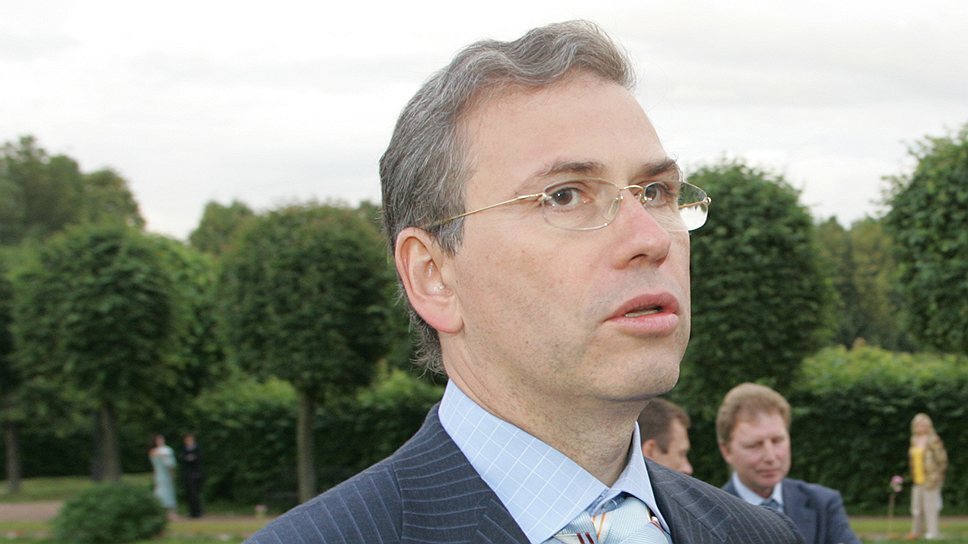 Как наши "слуги народа" перебираются жить подальше от России.