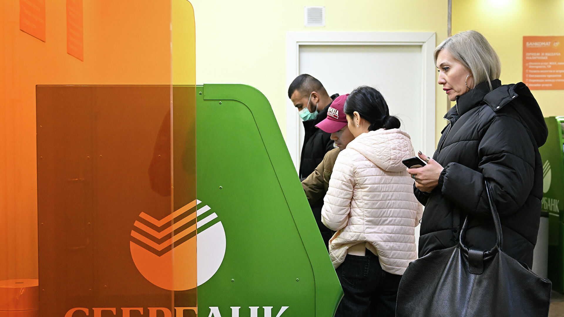 Как в банке можно запросто лишиться крупной суммы денег – вопиющий случай, заставляющий задуматься