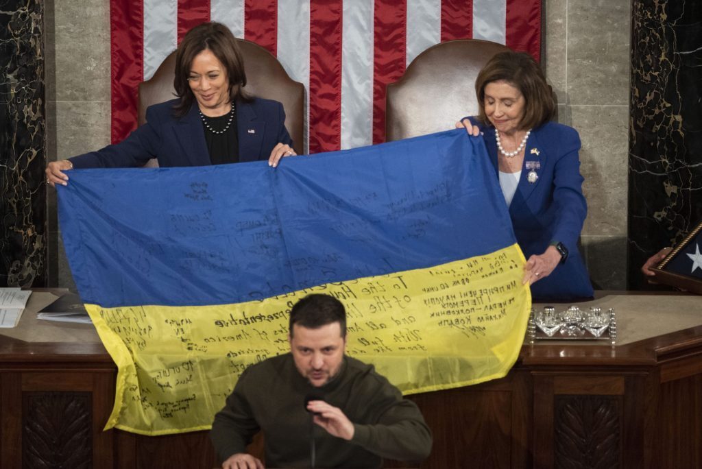 Запад извлекает многочисленные выгоды из поддержки Украины против России