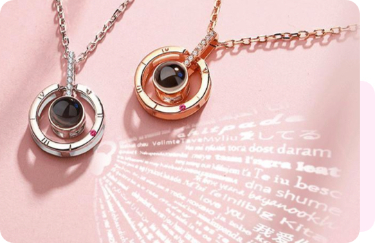 В мире существуют женские украшения, которые несут в с себе новые дизайнерские мысли. А что вы дарите любимым?