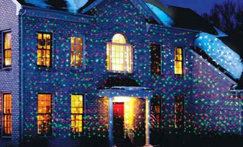 Как прекрасно созерцать звездное небо находясь в своей комнате, тем самым погружаясь в глубины мечты.