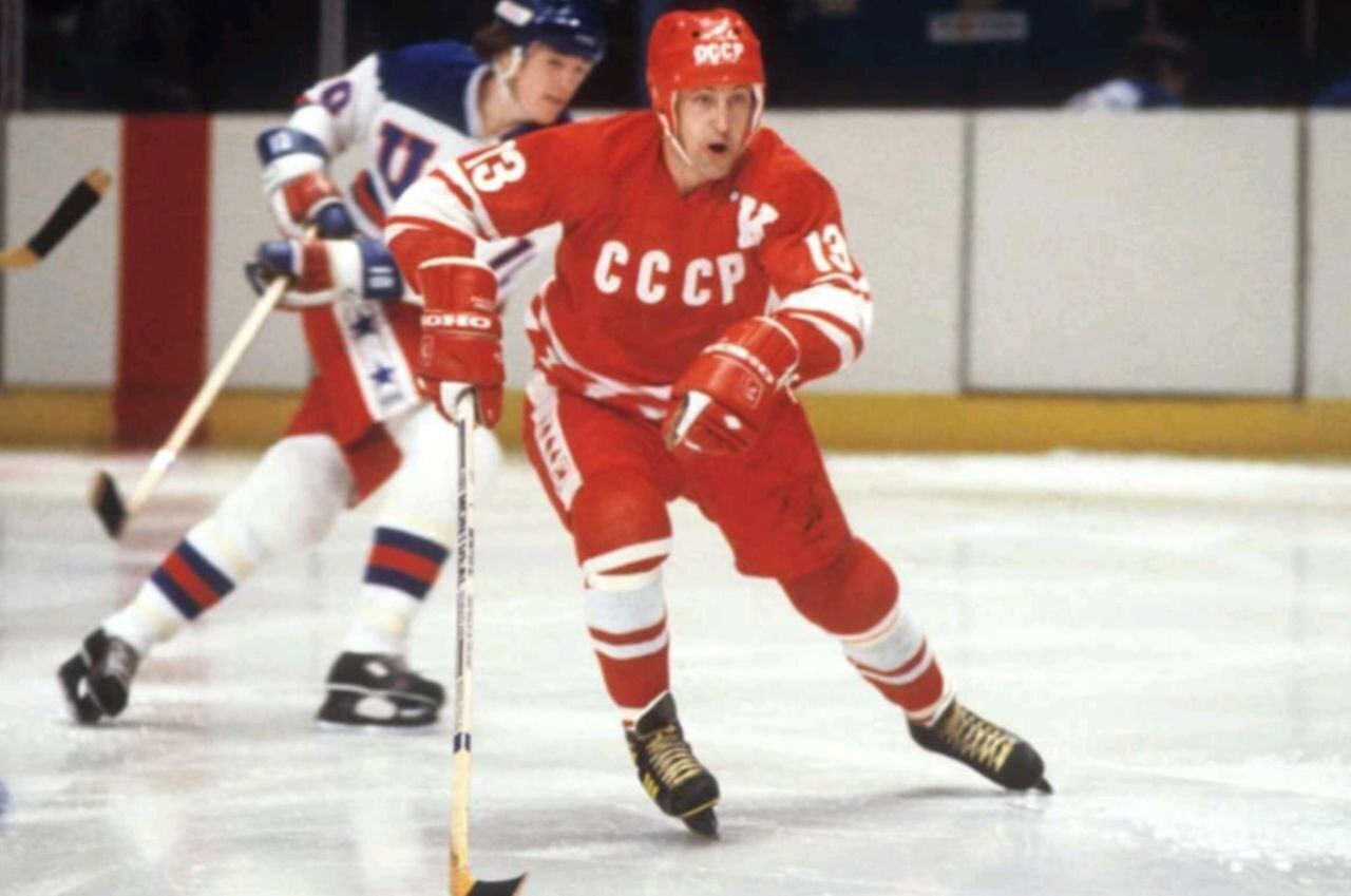 Хоккеист Борис Михайлов