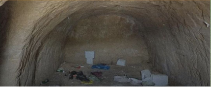 В Китае мужик прятался в пещере 14 лет после ограбления заправки.