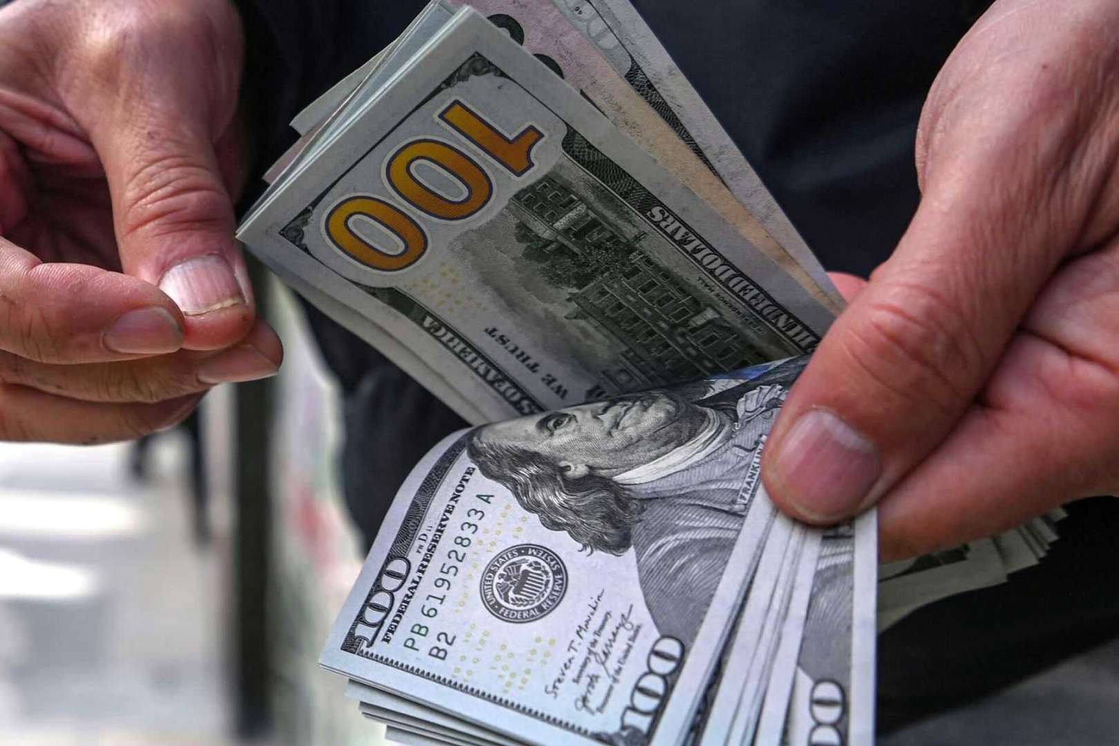 С 9 марта 2022 года Банк России ввел запрет на получение иностранной валюты