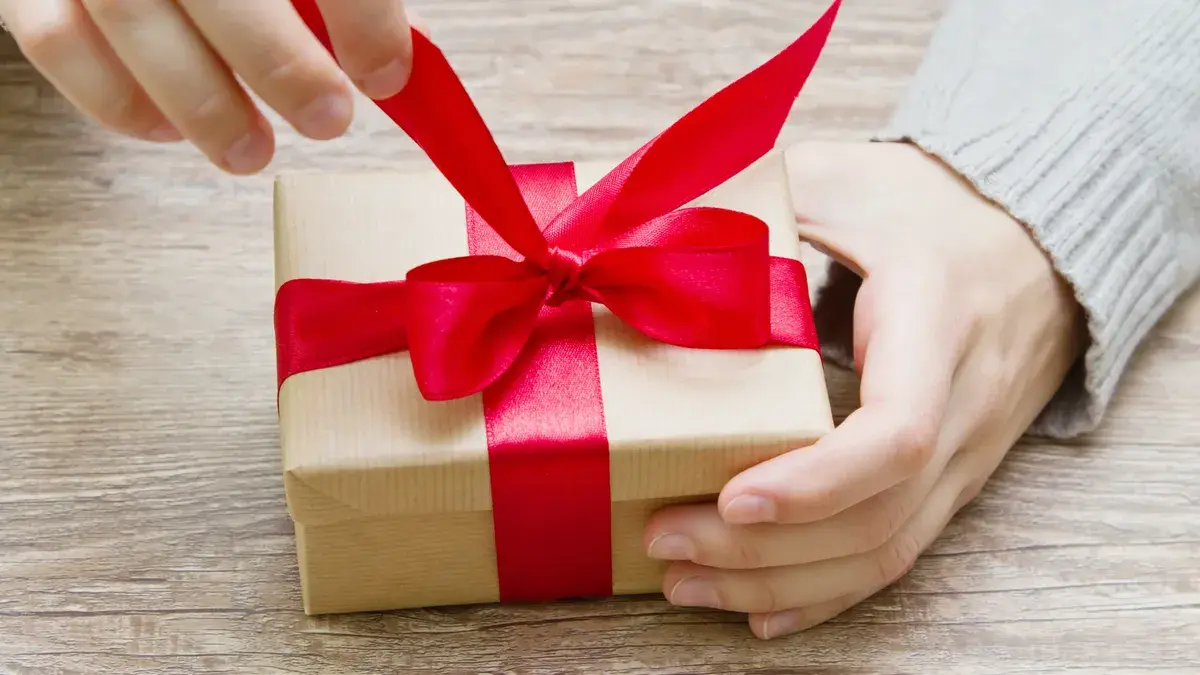 Что подарить жене и дочери на 8 марта – топ 10 приятных и неожиданных подарков