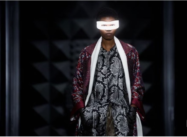 Louis Vuitton демонстрирует игривый, французский стиль в музее д'Орсэ в Париже