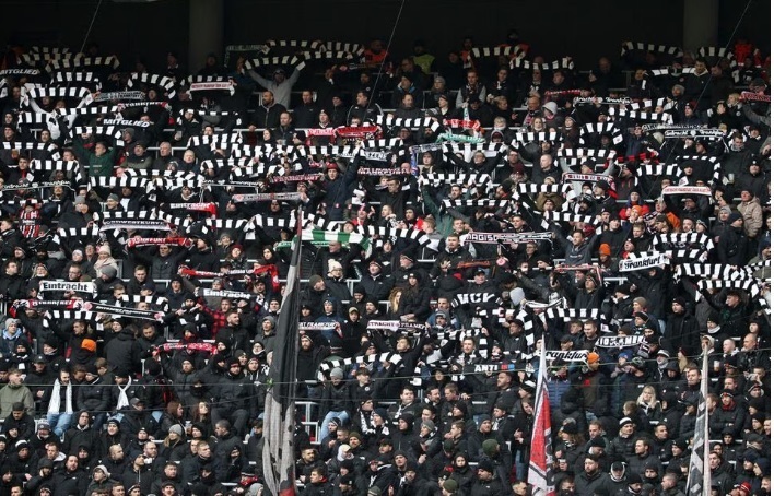 Болельщиков "Айнтрахта" в Наполи на ответный матч Лиги чемпионов не будет - клуб Бундеслиги