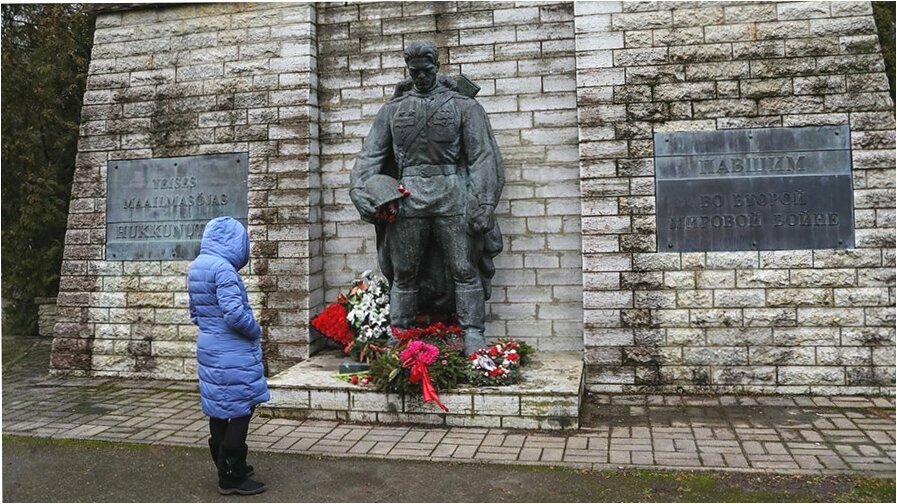 Шокирующее решение президента Эстонии: памятники советской эпохи останутся стоять!