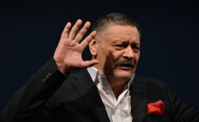 Назаров начал оправдываться за свои стихи и критику России