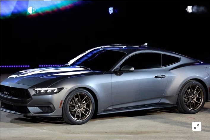 Американские автопроизводители усиливают программное обеспечение, технологии, чтобы продолжать войну за лошадиные силы