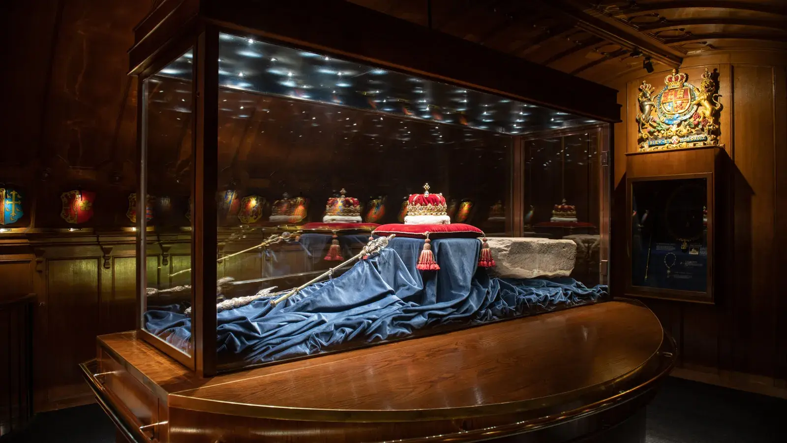 Спорная история коронационного камня