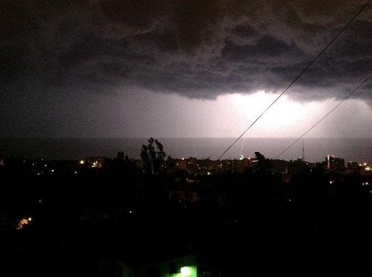 Почему во время землетрясения происходят яркие вспышки?