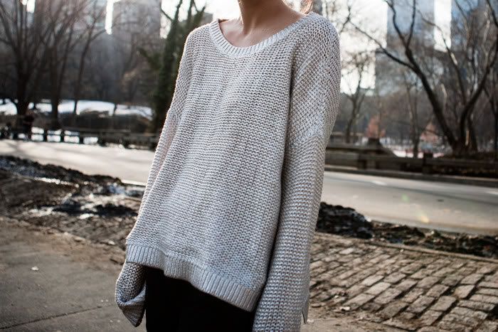 Важна ли одежда в жизни современного человека? Что лучше - растянутый во все стороны свитер или брендовый элегантный костюм с "деловыми трусами"?