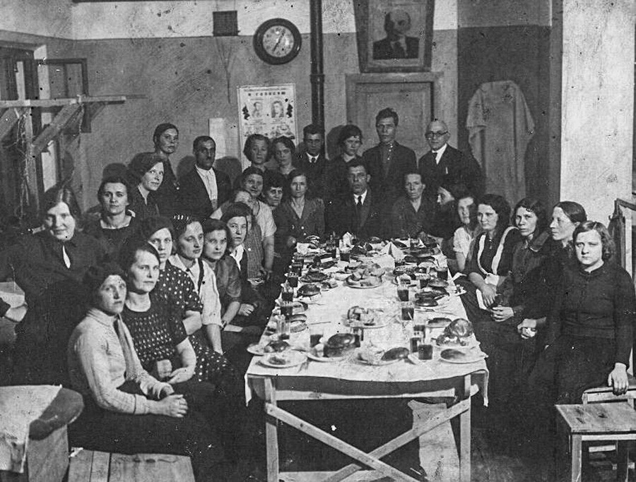 От революции к цветам: как развивалось 8 марта в СССР (ФОТО)