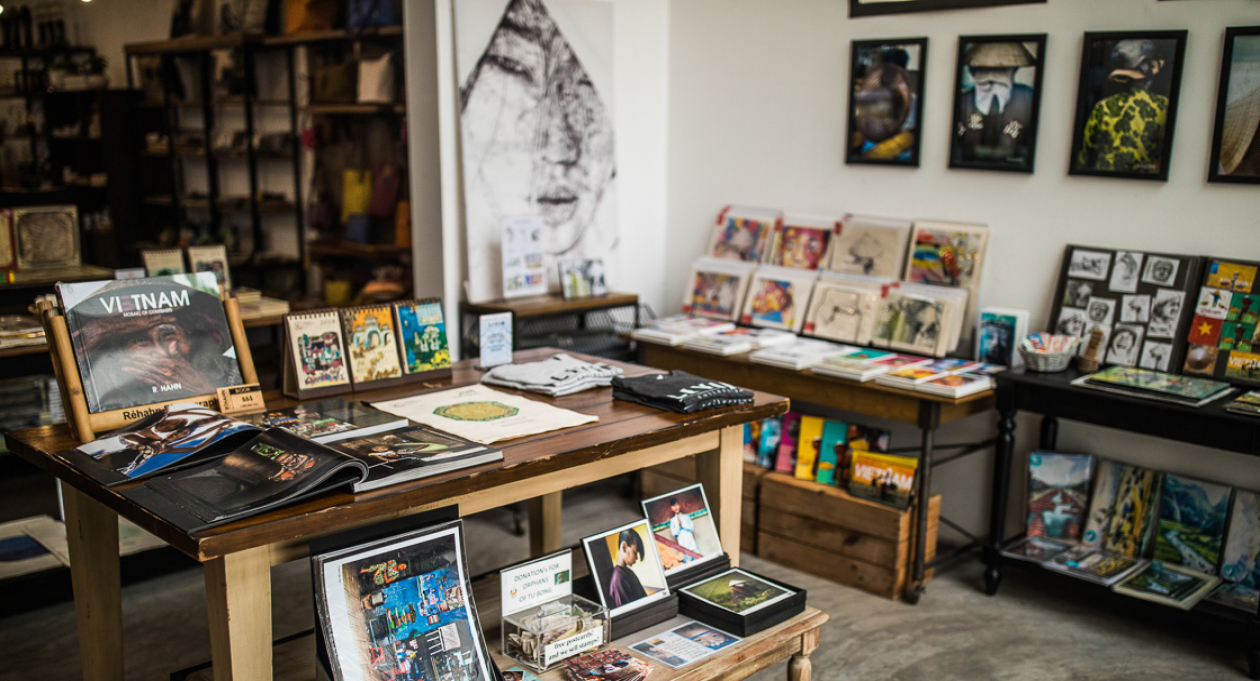 Вьетнамские книги, музыку и многое другое.