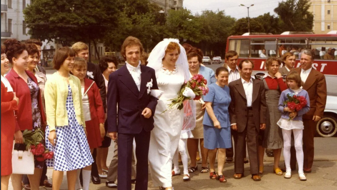 Вперёд, в прошлое, которое пробивает на ностальгию