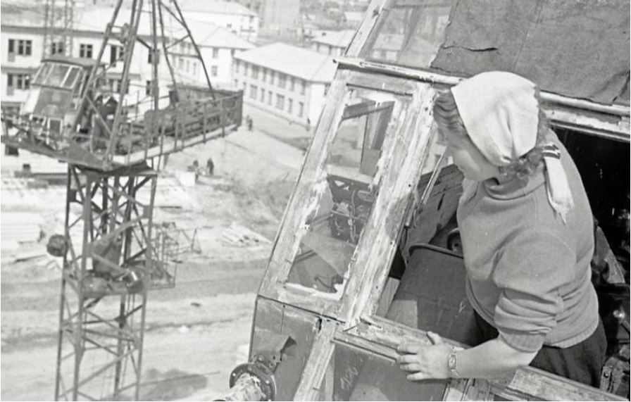 Вперёд, в прошлое, которое пробивает на ностальгию