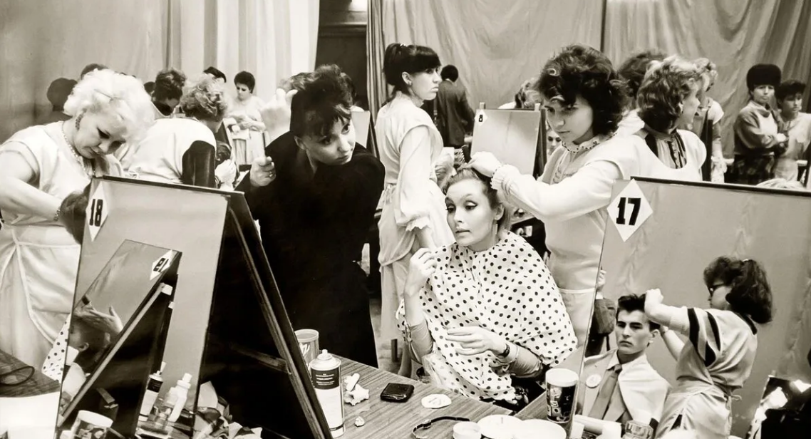 Вперёд, в прошлое, которое пробивает на ностальгию