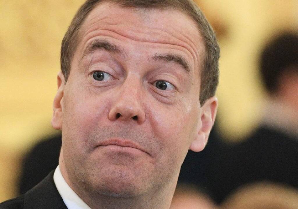 Медведев пытается предвидеть ситуацию мира в будущем....