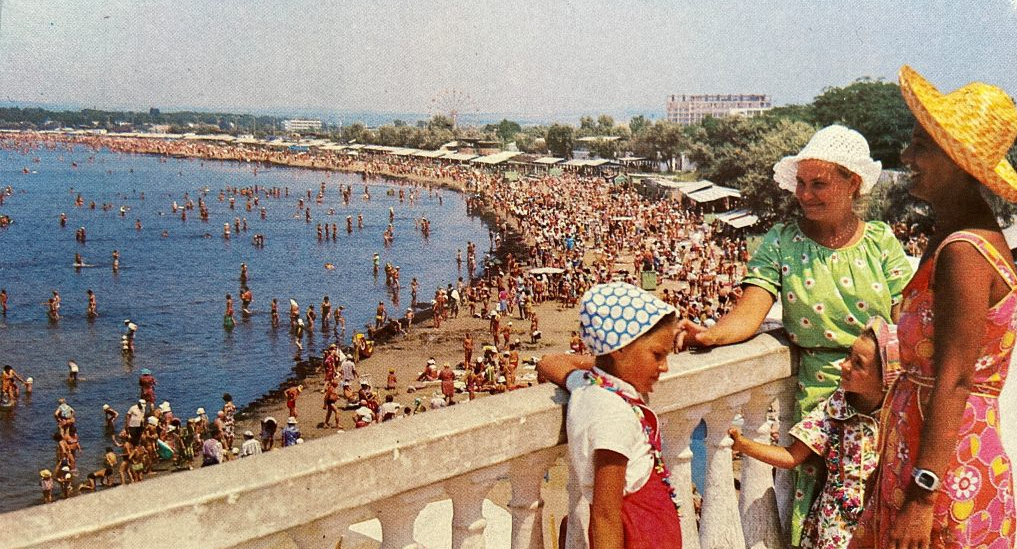 Вперёд, в прошлое, которое пробивает на ностальгию