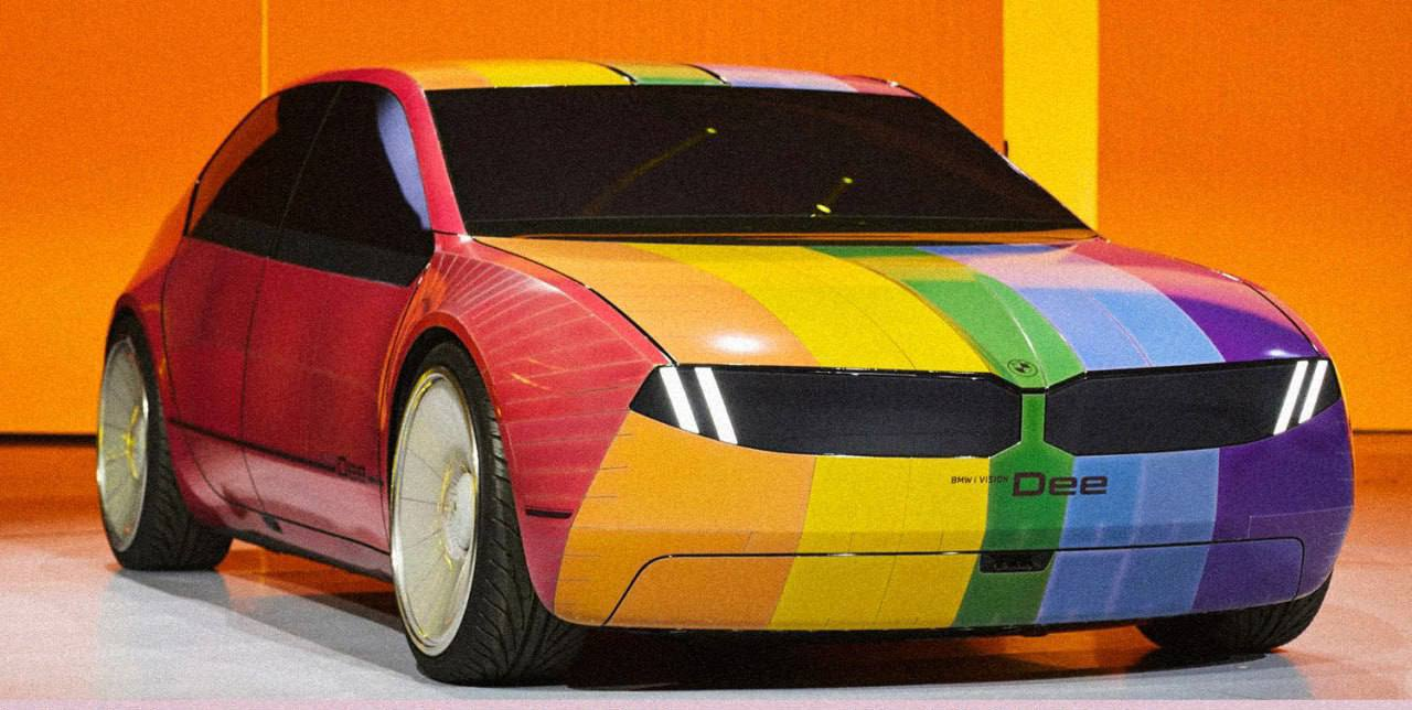 BMW представили футуристичный седан «i Vision Dee», кузов которого способен менять до 32 цветов.