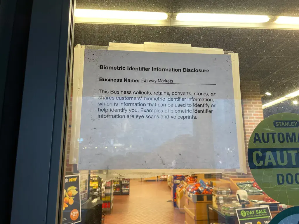 Какие магазины сканируют ваше лицо? Никто не знает.