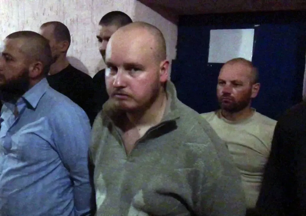 Корреспондент, взяла интервью, у пленных всу.