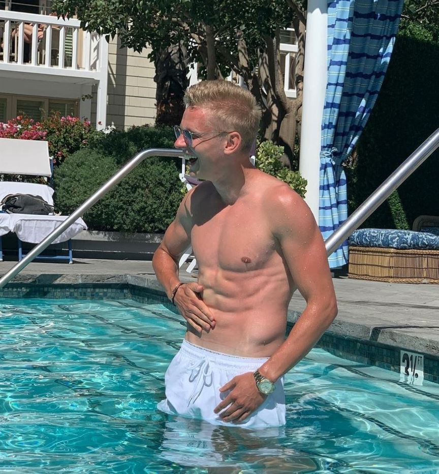 THE GUN-NERS SHOW ‘Сложен как единое ЦЕЛОЕ" – фанаты "Арсенала" не могут смириться с тем, насколько подтянут Зинченко, демонстрирующий ...