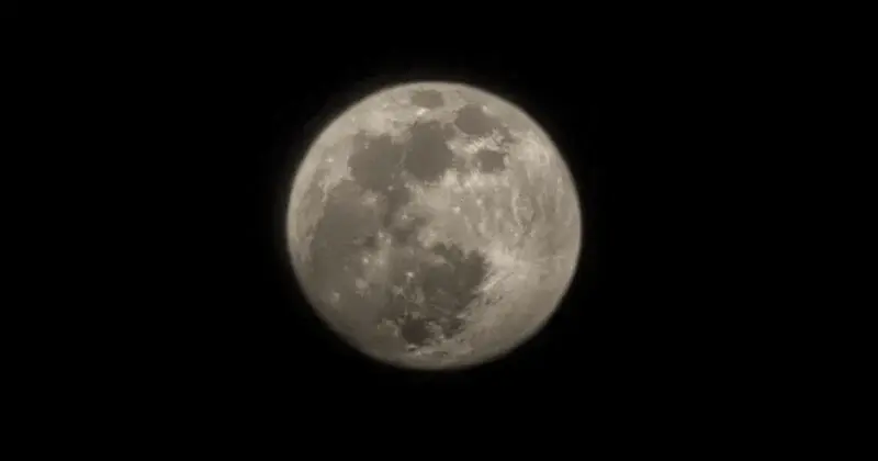 Хитрый Samsung: Обвиняется в подделке фотографий Луны с помощью технологии искусственного интеллекта