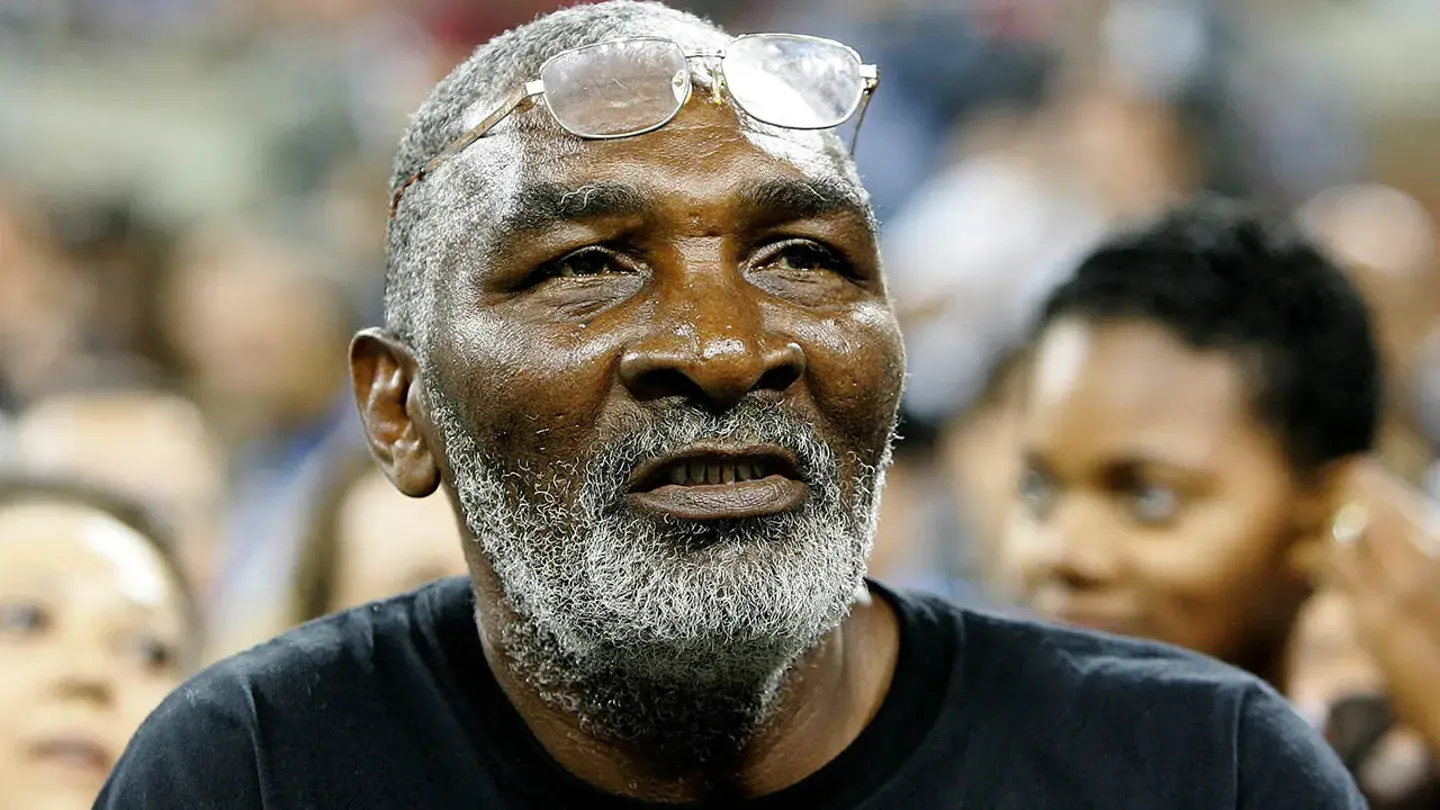 Отец Серены и Венеры Уильямс защищает Уилла Смита и говорит, что "всем" пора простить актера Смит получил награду как лучший актер за роль Ричарда Уил