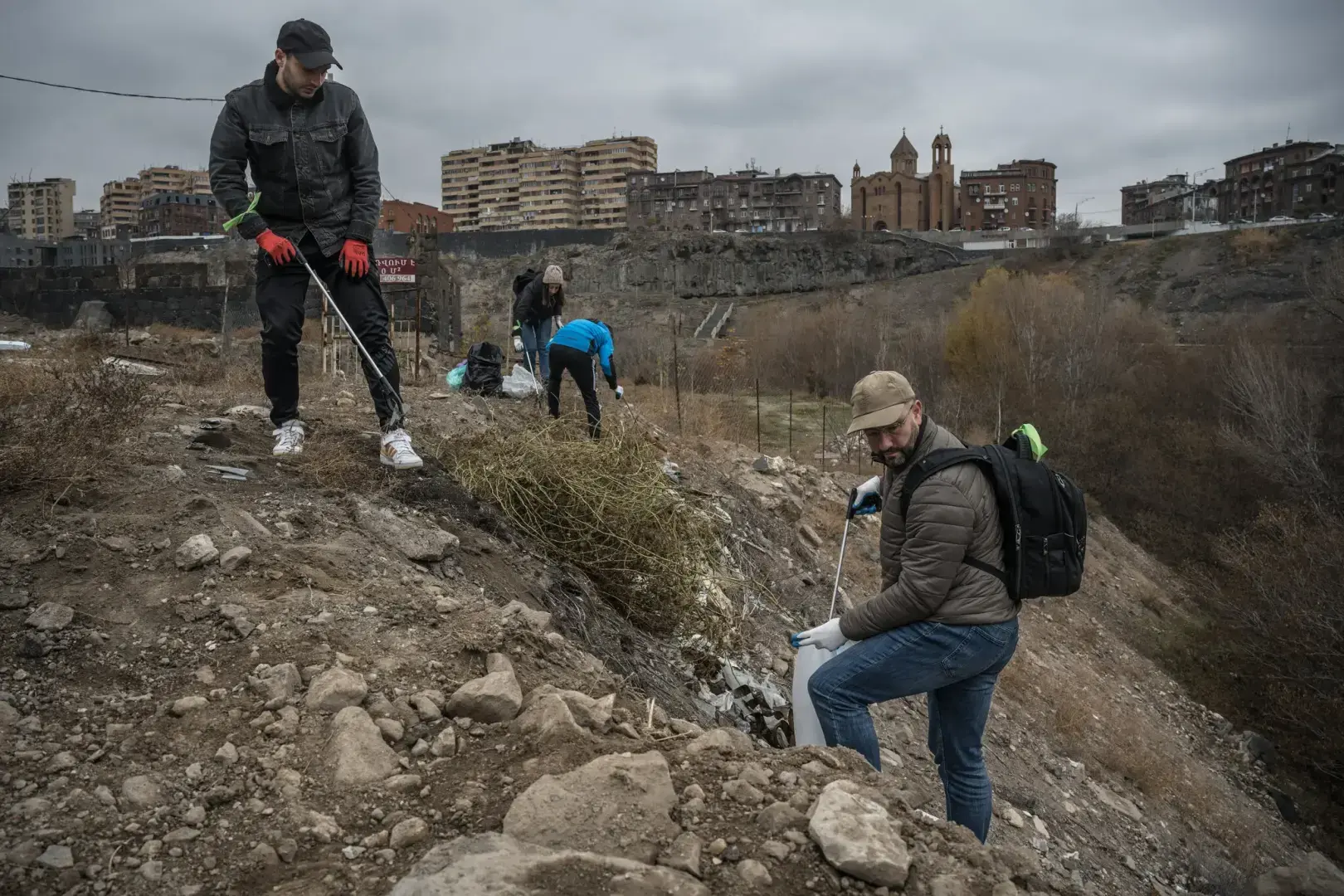 Поток россиян меняет жизнь стран, которые их приняли