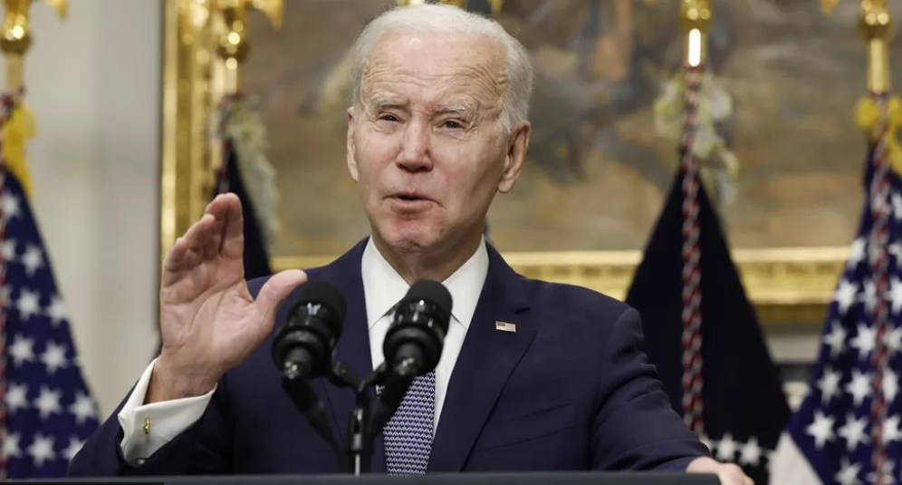 Акции американских банков падают, несмотря на заверения Байдена