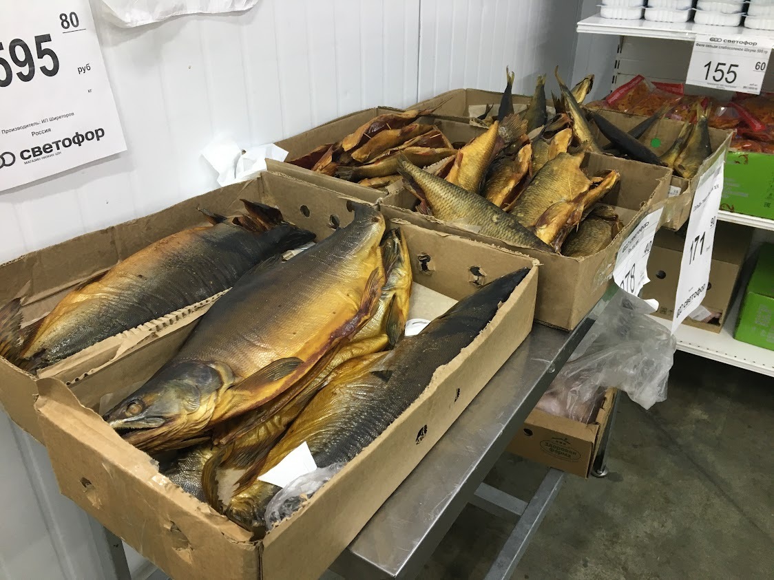 Мяска 🥩 с пылью и чихами покупателей отведать не хотите ли? А заветренной рыбешки🐟?