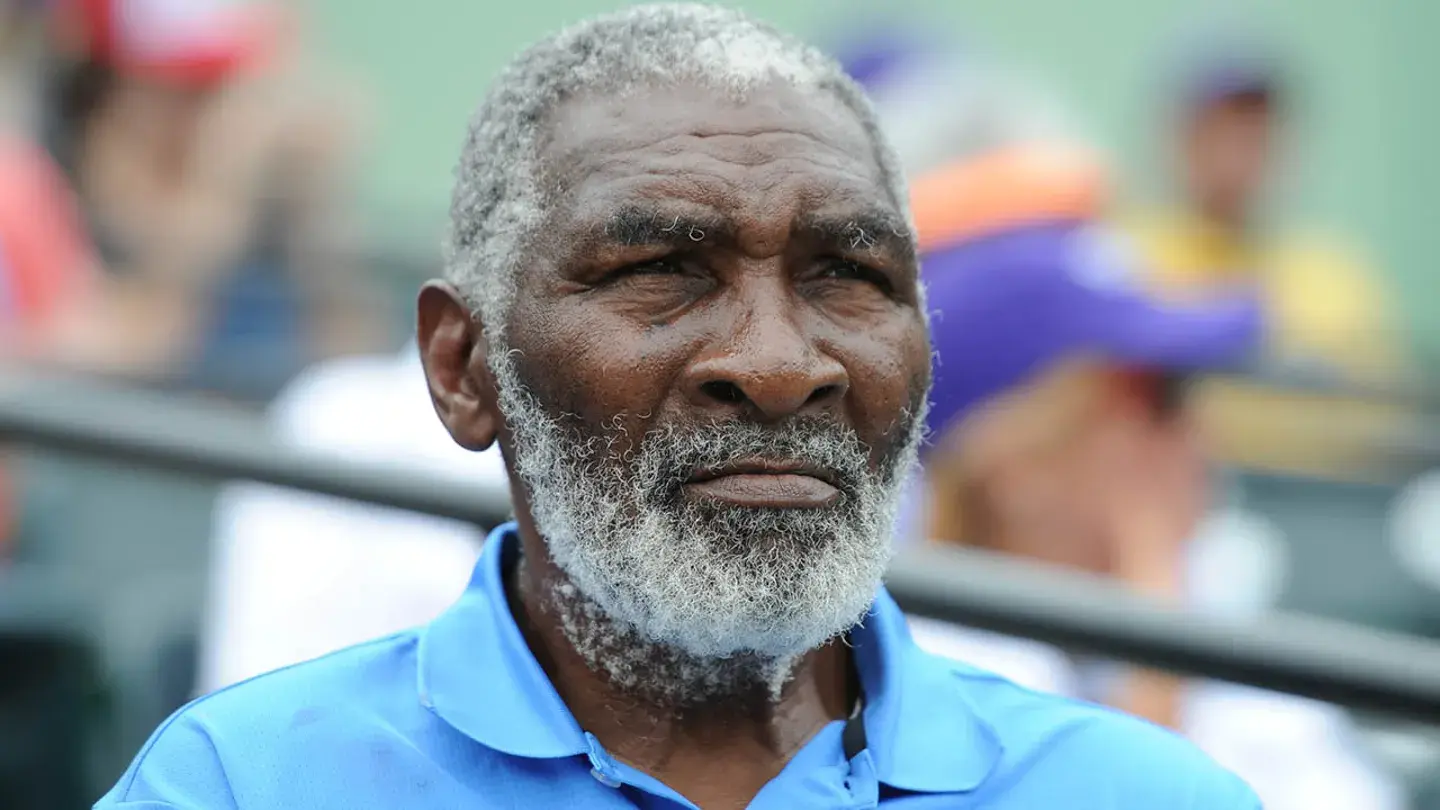 Отец Серены и Венеры Уильямс защищает Уилла Смита и говорит, что "всем" пора простить актера Смит получил награду как лучший актер за роль Ричарда Уил