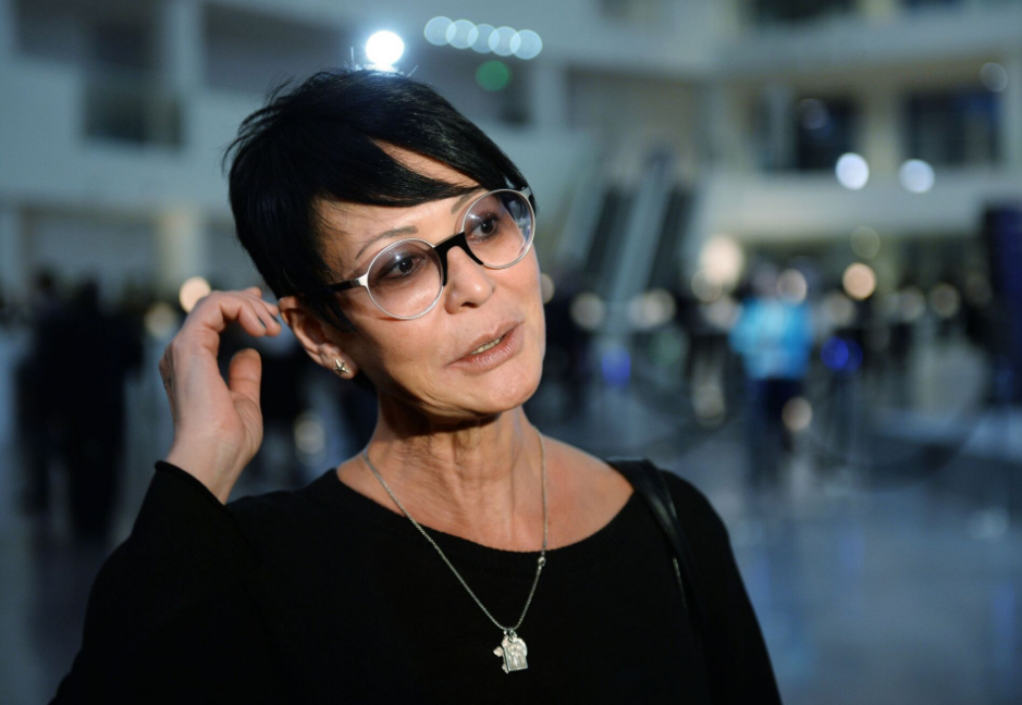 Ирина Хакамада назвала мобилизованных россиян идиотами и гастролирует с концертами