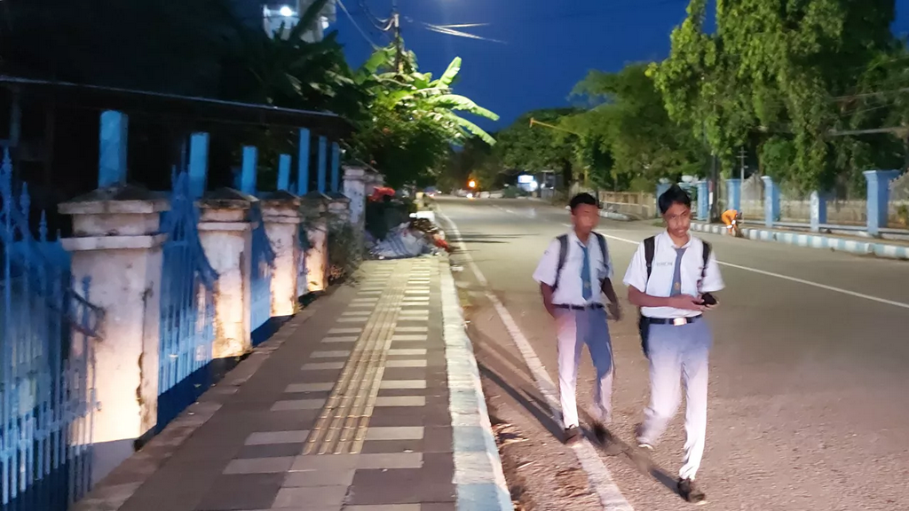 Хейса о пилотном проекте в Индонезии: подростки должны быть в классе в 5:30 утра