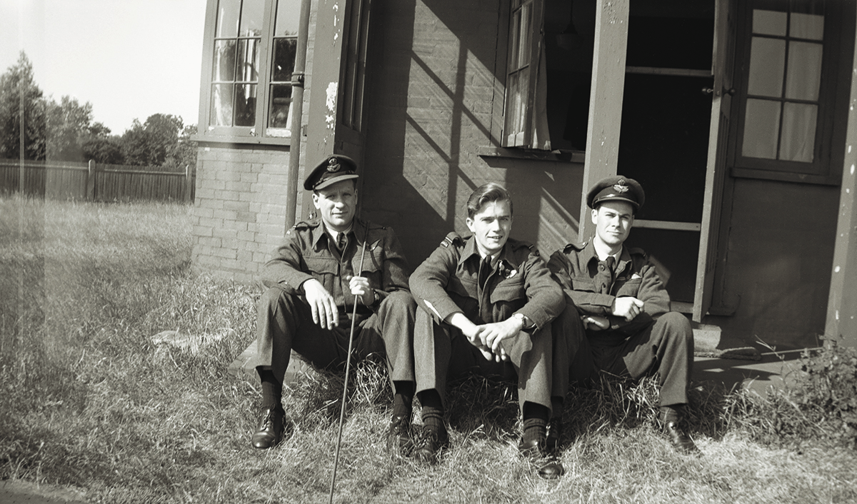 Что случилось с двумя канадскими авиаторами Lancaster L7576?