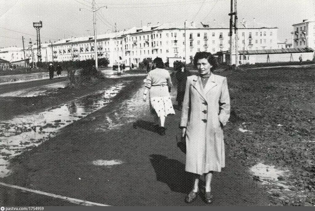 Нефтяники, проспект Мира, сравнение с1958 годом Калоши и повсюду грязь Омичи размышляют: читайте переговоры и комментарии! Интересно!