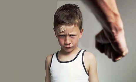 26-летняя жительница Саянска регулярно истязала своих детей изощренными методами